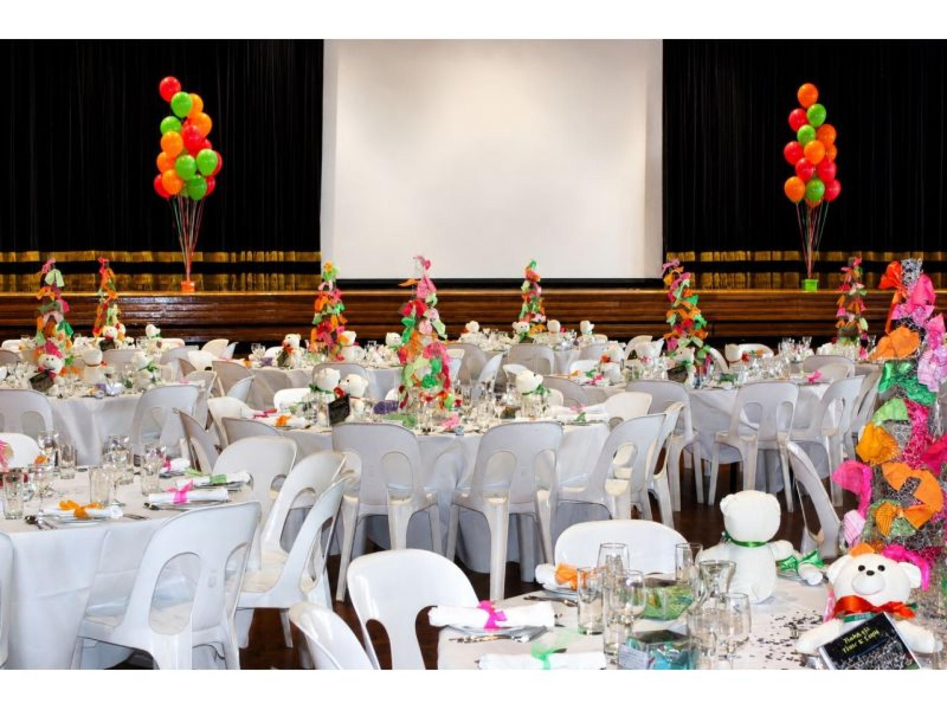 Online Party Supplies Specialist 689996 3