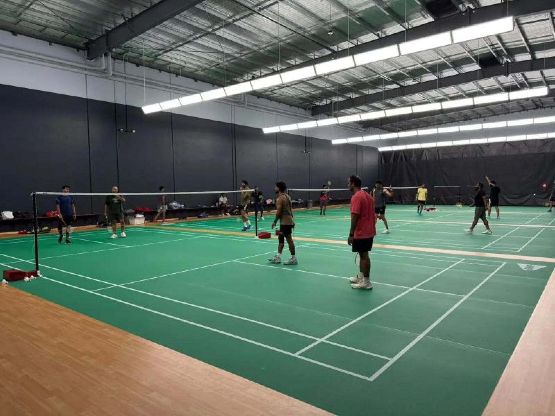 Premium Indoor Sports & 690122 3