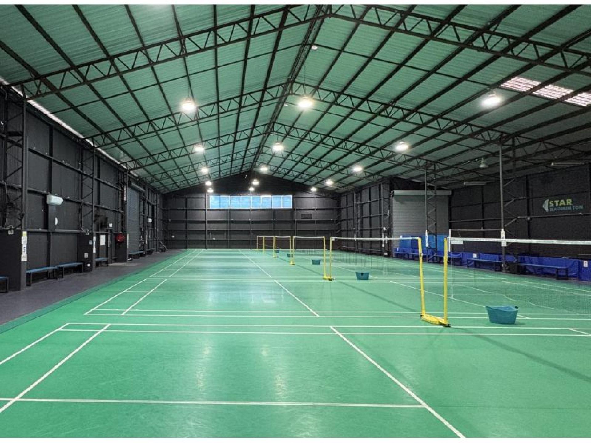 Premium Indoor Sports & 690122 2