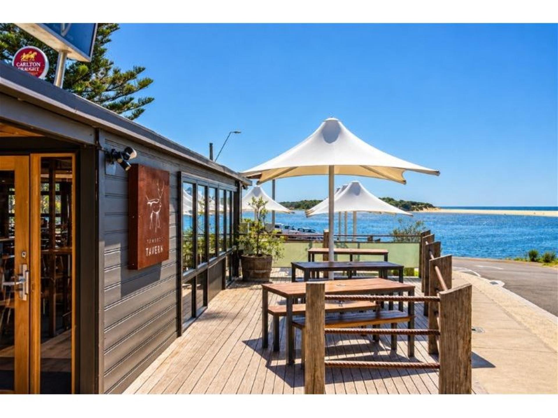 Iconic Coastal Tavern And 690434 3